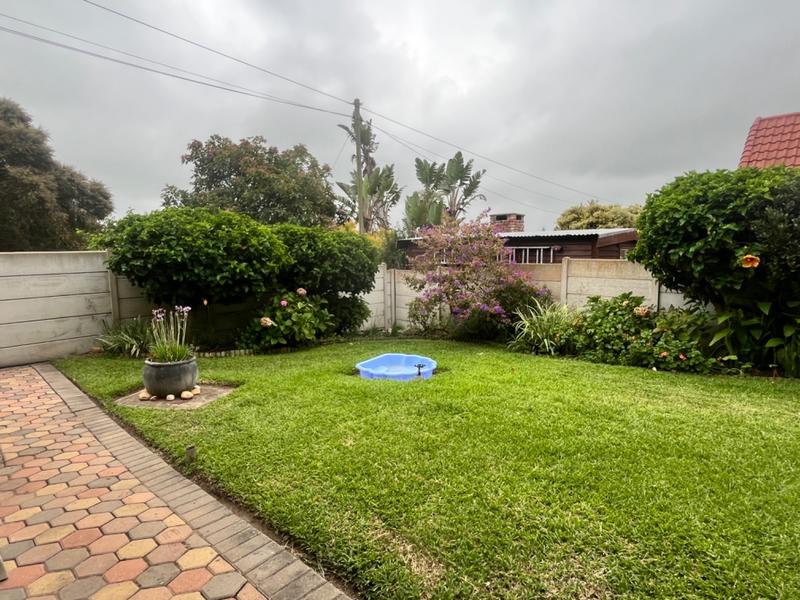 4 Bedroom Property for Sale in Fraaiuitsig Western Cape